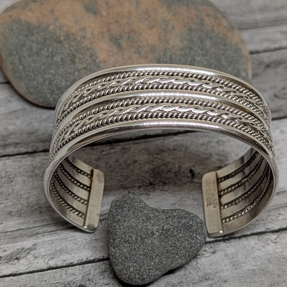 Tahe Signed Sterling Silver Bold Nine Banded Navajo Cuff Bracelet - Picture 9 of 11